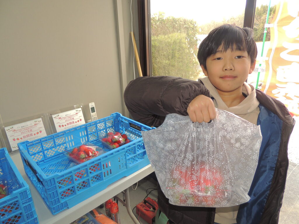 隣接する直売所