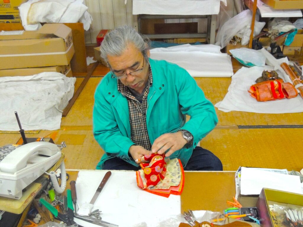 ひな人形着付師・出井さんインタビュー