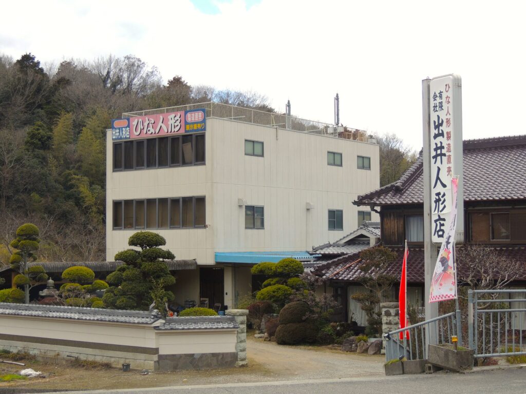 ひな人形着付師・出井さんの職人技はこれからも受け継がれる