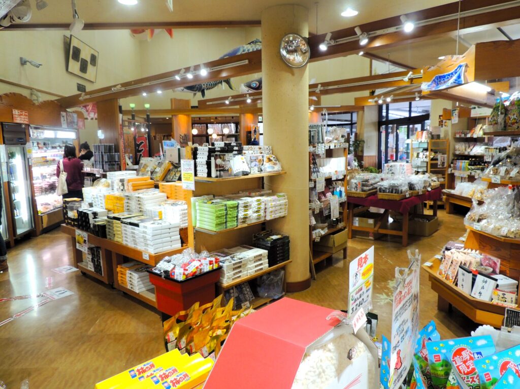 地元のお土産なら特産館へ
